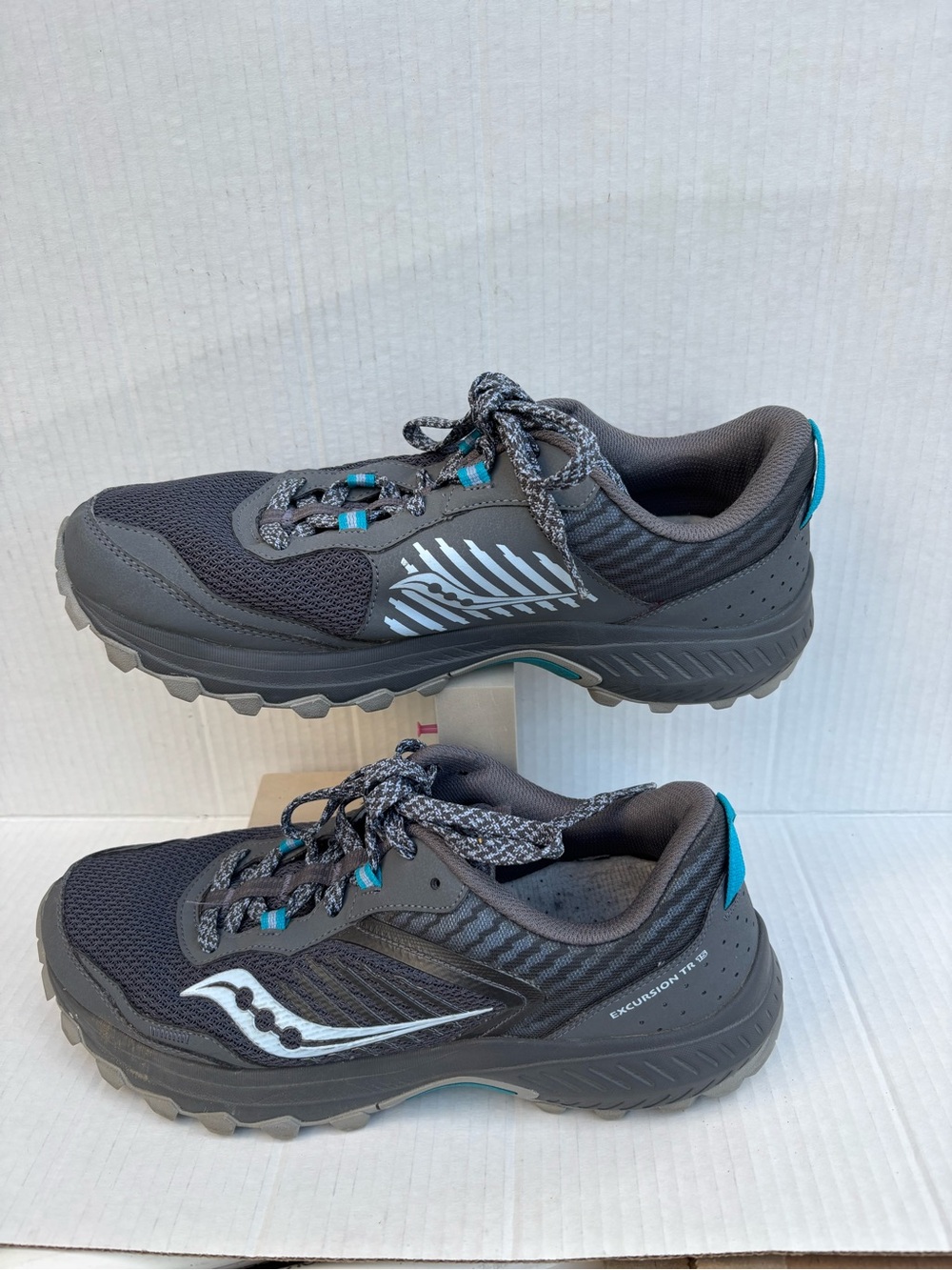 Saucony Gray Trail Running Shoes with Teal Accents
